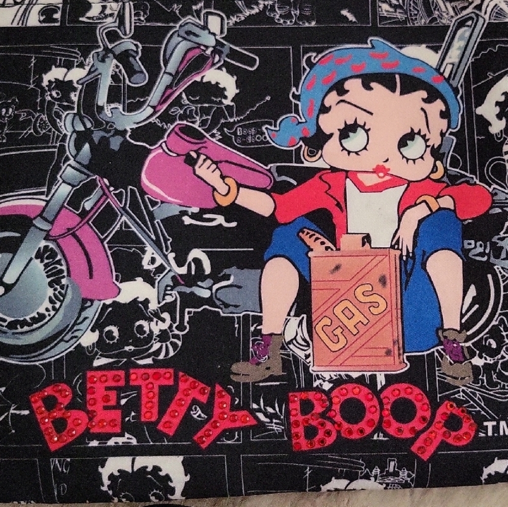 Betty Boop Graphic Clutch